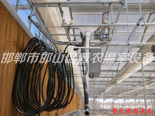 節水高效的自走式溫室噴灌機問世